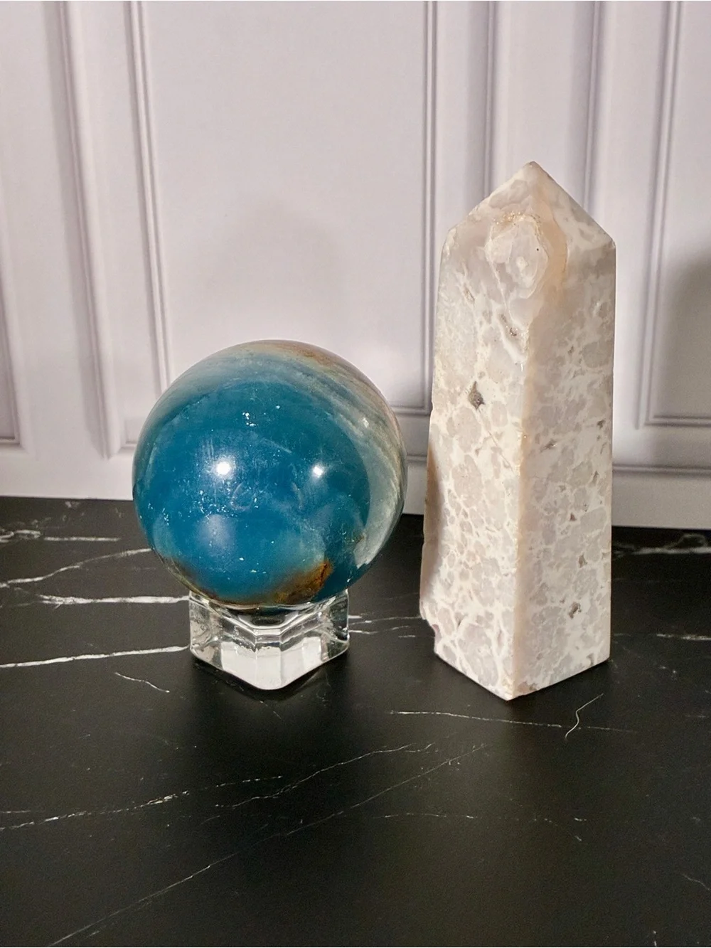 Tidal Dream Blue Onyx Sphere 50mm / 192g FREE White Plume Agate Tower